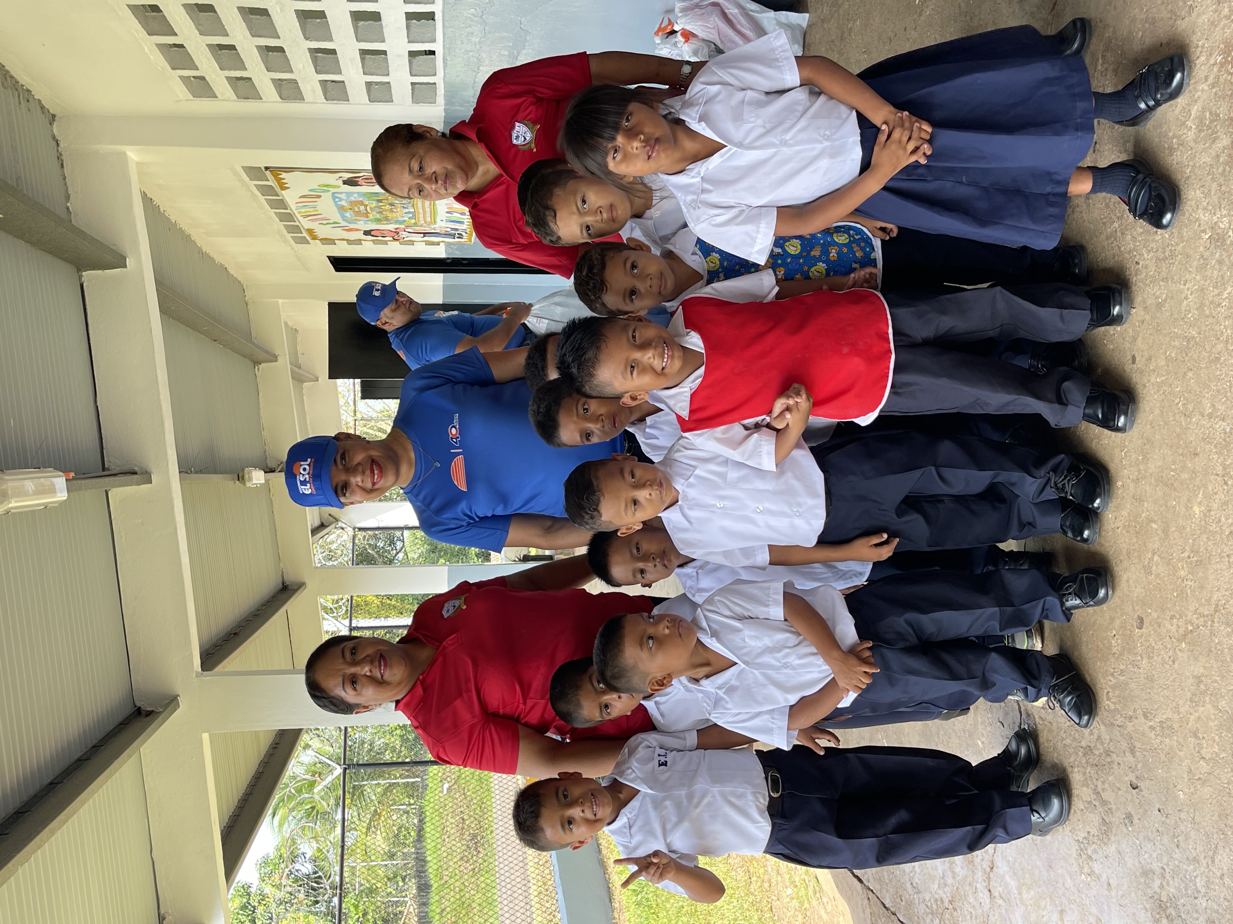 Apoyando la Educación Local en Los Tinajones y Las Yayas