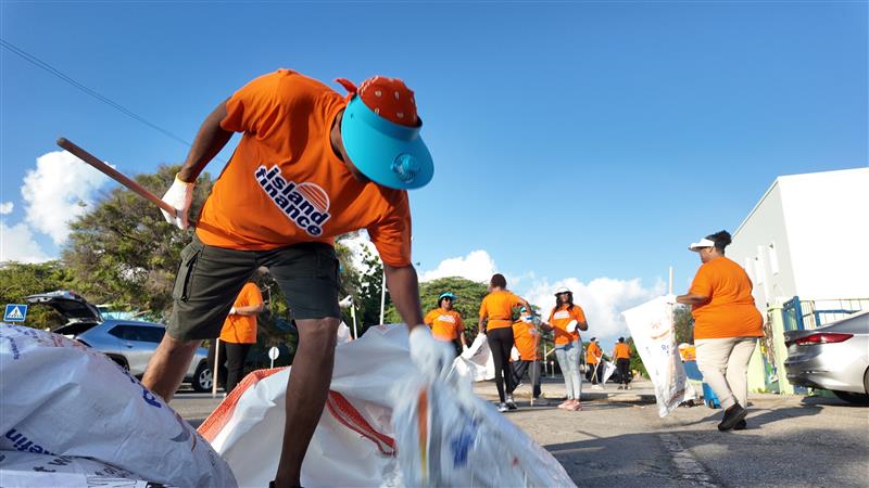 Island Finance Participates in Curacao Clean Up to Support Environmental Action 